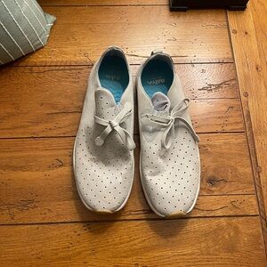 Native Shoes Size 7 Gray